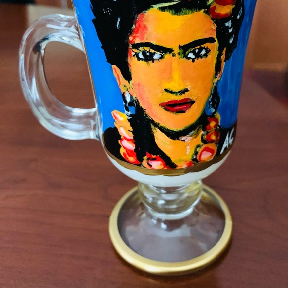 Handpainted Milky glass coffee mug with handle Frida Kahlo portrait gold border - Picture 3 of 6